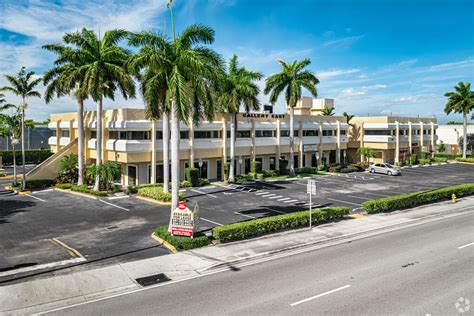 Walgreens, 3914 W Commercial Blvd, Fort Lauderdale, FL。